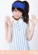 【中古】生写真(乃木坂46)/アイドル/乃木坂46 秋元真夏/ウェイトレス・上半身/「2013.July-II」WEBSHOP限定生写真