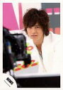 【中古】生写真(ジャニーズ)/アイドル/NEWS NEWS/山下智久/バストアップ・衣装白・ネックレス・目線左カメラ方面/公式生写真