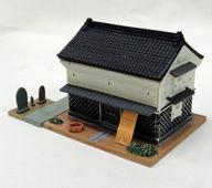 発売日 - メーカー トミーテック 型番 - JAN 4543736212850 備考 商品解説■「ジオコレ 街並みコレクション 第6弾 甲州街道」に道祖神と蔵がラインナップ。土蔵作りの立派な蔵です。付属の道祖神、よしずやたらいも目を引きます。こちらは屋根部分が黒の別カラーver.となっています。江戸時代に整備された甲州街道を題材に、旅籠や蕎麦屋など魅力的な街並みを1/150スケールで再現。甲州街道は江戸時代に整備された五街道の一つ。江戸から八王子や甲府を経て、下諏訪で中山道と合流する街道です。現代に残る美しい街並みをリアルに再現しています。 関連商品はこちらから トミーテック　