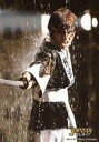 【中古】生写真(ジャニーズ)/アイドル/Hey! Say! JUMP Hey!Say!JUMP/山田涼介/ライブフォト・膝上・右手刀・ハチマキ・雨・「赤穂浪士」...