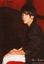 【中古】生写真(ジャニーズ)/アイドル/Sexy Zone SexyZone/松島聡/膝上・座り・衣装黒・ボトムス白・両手合わせ膝・体左向き・目線正面・ロゴ「SexyZone」/公式生写真