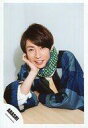 【中古】生写真(ジャニーズ)/アイドル/嵐 嵐/相葉雅紀/上半身・和服黒グレー青・マフラー緑チェック柄・右手頬・肘付き・机/16春夏 ARASHI “Japonism Show” in ARENA パンフレット&グッズ撮影オフショット/公式生写真