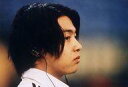 【中古】生写真(ジャニーズ)/アイドル/Kinki Kids Kinki Kids/堂本剛/横型・顔アップ・衣装白黒・目線右・イヤホン・枠無し/ジャニーズファミ...