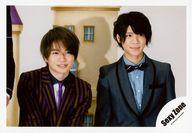 【中古】生写真(ジャニーズ)/アイドル/Sexy Zone Sexy Zone/菊池風磨・松島聡/横型・バストアップ・菊池衣装紫・茶色・ストライプ柄・松島衣装青・黒・右向き・オブジェ/16春 パンフ＆グッズ/公式生写真
