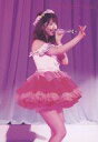 【中古】生写真(AKB48・SKE48)/null 柏木由紀/ライブフォト・膝上・衣装白赤・右手パー・左手マイク・目線右・背景紫/「French Kiss Live 〜LAST KISS〜」会場限定生写真(3)