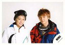 【中古】生写真(ジャニーズ)/アイドル/NEWS NEWS/手越祐也・増田貴久/横型・バストアップ・スノーウェア・手越衣装白・頭にゴーグル・増田衣装青・首にゴーグル・目線正面・背景白/公式生写真