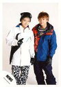 【中古】生写真(ジャニーズ)/アイドル/NEWS NEWS/手越祐也・増田貴久/膝上・スノーウェア・手越衣装白・頭にゴーグル・右手指差し・増田衣装青・首にゴーグル・目線正面・背景白/公式生写真