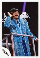 【中古】生写真(ジャニーズ)/アイドル/Sexy Zone SexyZone/中島健人/ライブフォト・膝上・衣装青・水色・羽・右手パー頬・目つむり・背景黒/公式生写真