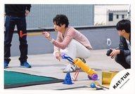 【中古】生写真(ジャニーズ)/アイドル/KAT-TUN KAT-TUN/田口淳之介/横型・全身・しゃがみ・衣装ピンク...