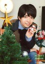 【中古】生写真(ジャニーズ)/アイドル/関西ジャニーズJr. 関西ジャニーズJr./西畑大吾/上半身・衣装茶色・青・黒・右向き・手前クリスマスツリー/関西ジャニーズJr.「X’mas SHOW 2016」オリジナルフォトセット