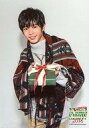 【中古】生写真(ジャニーズ)/アイドル/関西ジャニーズJr. 関西ジャニーズJr./長尾謙社/膝上・衣装グレー・赤・黒・両手プレゼント・背景白/関西ジャニーズJ...