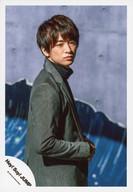 ネットショップ駿河屋 楽天市場店の【中古】生写真(ジャニーズ)/アイドル/Hey! Say! JUMP Hey! Say! JUMP/知念侑李/上半身・衣装グレー・黒・右向き・両手ジャケット・背景青グレー/「Fantastic Time」PV&ジャケ写撮影/公式生写真|詳細画像