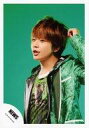 【中古】生写真(ジャニーズ)/アイドル/NEWS NEWS/増田貴久/上半身・衣装緑・左手髪・目線左・背景緑/公式生写真