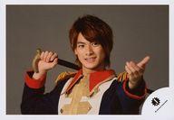 【中古】生写真(ジャニーズ)/アイドル/Mr.King vs Mr.Prince Mr.King vs Mr.Prince/平野紫耀/横型・バストアップ・衣装黒.赤.白.金・右手杖・左手前・背景グレー/公式生写真