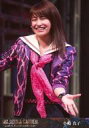 【中古】生写真(AKB48 SKE48)/アイドル/AKB48 小嶋真子(カマボコ)/ライブフォト 上半身 衣装制服紫色 左手パー 笑顔/DVD Blu-ray「舞台「マジすか学園」～Lost In The SuperMarket～」封入特典生写真