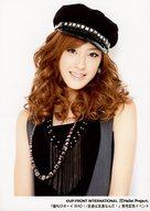 【中古】生写真(ハロプロ)/アイドル/Berryz工房 Berryz工房/夏焼雅/上半身・衣装黒・帽子・両手下げ・背景白・2Lサイズ/「雄叫びボーイ WAO!/友達は友達なんだ!」発売記念イベント