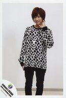 【中古】生写真(ジャニーズ)/アイドル/Love-tune Love-tune/安井謙太郎/全身(足見切れ)・左手顔・衣装白・黒・ダルメシアン柄・ロゴ「John...