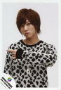【中古】生写真(ジャニーズ)/アイドル/Love-tune Love-tune/安井謙太郎/上半身・衣装白・黒・ダルメシアン柄・左手上げ・ロゴ「Johnny’s...