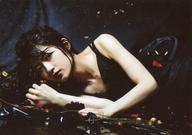 【中古】生写真(乃木坂46)/アイドル/乃木坂46 若月佑美/横型・上半身・寝そべり・衣装黒・背景黒/舞台「嫌われ松子の一生」会場限定ブロマイドのサムネイル