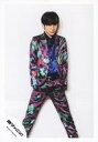 【中古】生写真(ジャニーズ)/アイドル/関ジャニ∞ 関ジャニ∞/渋谷すばる/膝上・衣装紫緑赤黄・シャツ青・両手ポケット・足開き・背景白/『なぐりがきbeat』P...