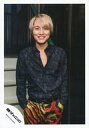 【中古】生写真(ジャニーズ)/アイドル/関ジャニ∞ 関ジャニ∞/安田章大/膝上・シャツ黒・衣装オレンジ黒黄・両手ポケット・体正面・歯見せ・階段/『なぐりがきbe...