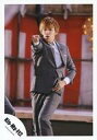 【中古】生写真(ジャニーズ)/アイドル/Kis-My-Ft2 Kis-My-Ft2/千賀健永/膝上・衣装グレー・白・スーツ・右手指差し・左足曲げ・口開け/舞祭組...