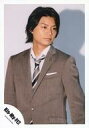 【中古】生写真(ジャニーズ)/アイドル/Kis-My-Ft2 Kis-My-Ft2/横尾渉/上半身・衣装グレー・白・スーツ・ネクタイ・顔右向き・口閉じ・背景白/...