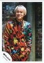 【中古】生写真(ジャニーズ)/アイドル/関ジャニ∞ 関ジャニ∞/安田章大/膝上・衣装オレンジ黒黄緑ピンク・両手ポケット・体正面・目線左・背景レンガ・左寄り/『な...