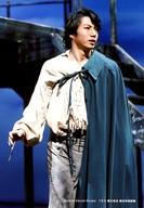 【中古】生写真(男性)/俳優 矢崎広(アルマン・サン・ジュスト)/ライブフォト・膝上・衣装白・黒・顔左向き・口開け・右手上げ/ミュージカル「スカーレット・ピンパーネル」ブロマイド
