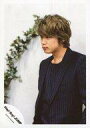 【中古】生写真(ジャニーズ)/アイドル/Hey! Say! JUMP Hey!Say!JUMP/高木雄也/上半身・衣装黒・ストライプ・左向き・口閉じ・壁白・草/「Give Me Love」PV&ジャケ写撮影/公式生写真