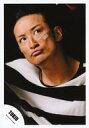 【中古】生写真(ジャニーズ)/アイドル/TOKIO TOKIO/松岡昌宏/バストアップ・衣装白黒・ボーダー柄・絆創膏・目線右上・背景黒/『愛!wanna be with you...』PV&ジャケ写撮影/公式生写真 - ネットショップ駿河屋 楽天市場店