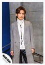 【中古】生写真(ジャニーズ)/アイドル/KinKi Kids KinKi Kids/堂本光一/膝上 衣装グレー.白 ネックレス 両手下 顔傾げ 壁コンクリート/アルバム『Ballad Selection』ジャケ写撮影/公式生写真