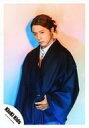 【中古】生写真(ジャニーズ)/アイドル/KinKi Kids KinKi Kids/堂本剛/上半身 衣装黒 体左向き 左手腰 目線右 照明青/アルバム『Ballad Selection』ジャケ写撮影/公式生写真