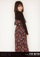 【中古】生写真(AKB48・SKE48)/アイドル/AKB48 中西智代梨/膝上/CD「サムネイル」劇場盤特典生写真