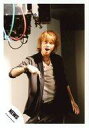 【中古】生写真(ジャニーズ)/アイドル/NEWS NEWS/手越祐也/膝上・衣装黒 白・右手曲げ・左手下・体右向き・目線左・口開け/公式生写真