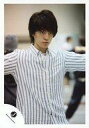 【中古】生写真(ジャニーズ)/アイドル/ジャニーズJr. ジャニーズJr./森田美勇人/上半身・衣装白グレー・ストライプ・両手広げ・目線右/公式生写真