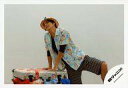 【中古】生写真(ジャニーズ)/アイドル/関ジャニ∞ 関ジャニ∞/錦戸亮/横型・全身(足見切れ)・花柄シャツ・麦わら帽子・両手トランクケース/公式生写真(3)