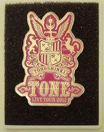 【中古】バッジ ピンズ(男性) 東方神起 ピンバッジ(3/20さいたまスーパーアリーナ) 「TOHOSHINKI 5th LIVE TOUR 2012〜TONE〜」 さいたまスーパーアリーナ限定 プレミアムシートグッズ