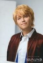 【中古】生写真(ジャニーズ)/アイドル/NEWS NEWS/手越祐也/バスチアップ・衣装赤・白青・首傾げ・目線左/NEWS LIVE TOUR 2017 NEVERLAND
