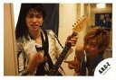 【中古】生写真(ジャニーズ)/アイドル/A.B.C-Z A.B.C-Z/戸塚祥太・塚田僚一/横型・上半身・衣装銀白・ギター・指差し/「Johnny’s Worl...