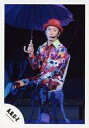 【中古】生写真(ジャニーズ)/アイドル/A.B.C-Z A.B.C-Z/河合郁人/ライブフォト・全身(足見切れ)・衣装赤・花柄・帽子・右手傘・目線右・背景黒/公式生写真