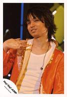 ネットショップ駿河屋 楽天市場店の【中古】生写真(ジャニーズ)/アイドル/Hey! Say! JUMP Hey! Say! JUMP/伊野尾慧/ライブフォト・バストアップ・衣装オレンジ・インナー白・右手パー上・顔左向き・目線正面/公式生写真|詳細画像