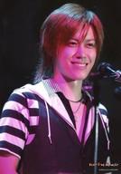 【中古】生写真(ジャニーズ)/アイドル/FLAT FIVE FLOWERS FLAT FIVE FLOWERS/石垣大祐/ライブフォト・バストアップ・衣装白.黒・ボーダー柄・スタンドマイク・目線右・全体にピンク・枠無し/渋谷すばる with FiVe LIVE 2008 FLAT FIVE FLOWERS