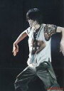【中古】生写真(ジャニーズ)/アイドル/A.B.C-Z A.B.C-Z/戸塚祥太/ライブフォト・膝上・衣装白迷彩柄・両手パー・目線左・枠無し/PLAYZONE 2010 ROAD TO PLAYZONE