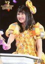 【中古】生写真(AKB48・SKE48)/アイドル/NMB48 明石奈津子/ライブフォト・上半身・右手グー・ロゴ入り「AKB48グループユニットシングル争奪じゃ...