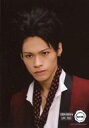 【中古】生写真(ジャニーズ)/アイドル/KAT-TUN KAT-TUN/上田竜也/バストアップ 衣装赤 黒 白 ストール水玉模様 背景黒/COUNTDOWN LIVE 2013 KAT-TUN