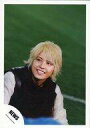 【中古】生写真(ジャニーズ)/アイドル/NEWS NEWS/手越祐也/バストアップ・衣装茶・赤・ストール・目線左・歯見せ/公式生写真