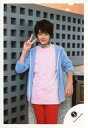 【中古】生写真(ジャニーズ)/アイドル/ジャニーズJr. ジャニーズJr./金指一世/膝上・衣装ピンク赤・右手ピース・体正面/17秋 ジャニーズJr.「JOHNNYS’ YOU&ME IsLAND」パンフ&グッズ撮影オフショット/公式生写真