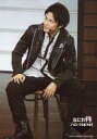 【中古】生写真(ジャニーズ)/アイドル/ジャニーズWEST ジャニーズWEST/桐山照史/ライブフォト・全身・座り・衣装黒・白・顔左向き・イヤホンマイク/「なにわ侍 ハローTOKYO!!」 公式生写真