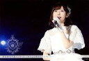 【中古】生写真(AKB48・SKE48)/アイドル/AKB48 渡辺麻友/ライブフォト・横型・上半身・衣装白・右手腹・右寄り/DVD・Blu-ray「渡辺麻友卒業コンサート~みんなの夢が叶いますように~」封入特典渡辺麻友ステージ生写真